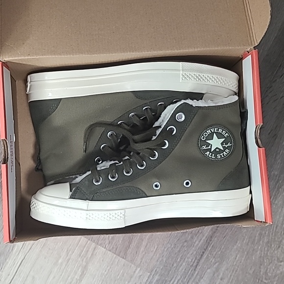 Converse All Star Hi tops fur lined. Unisex- M: 6.5 W: 8.5. New in box - Picture 1 of 7